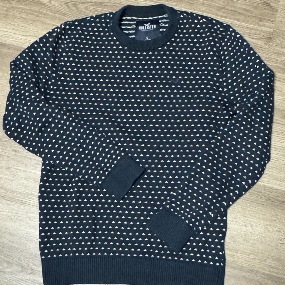 Hollister Men's Black Sweater (Small)